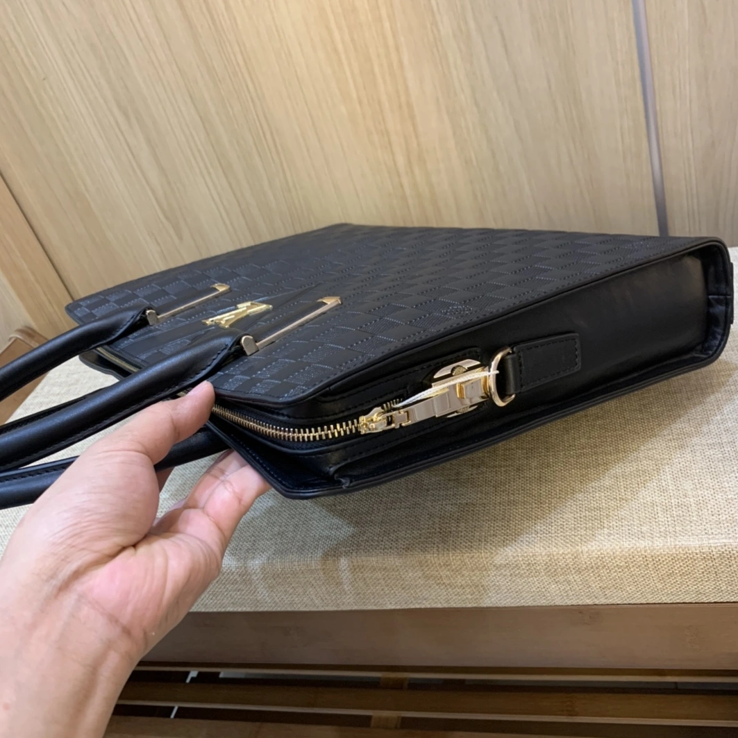Louis Vuitton AAA Man Handbags Popular 3682