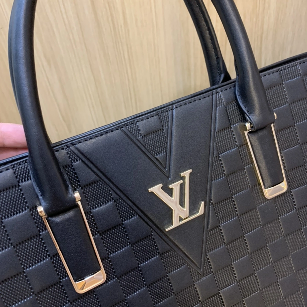 Louis Vuitton AAA Man Handbags Popular 3682