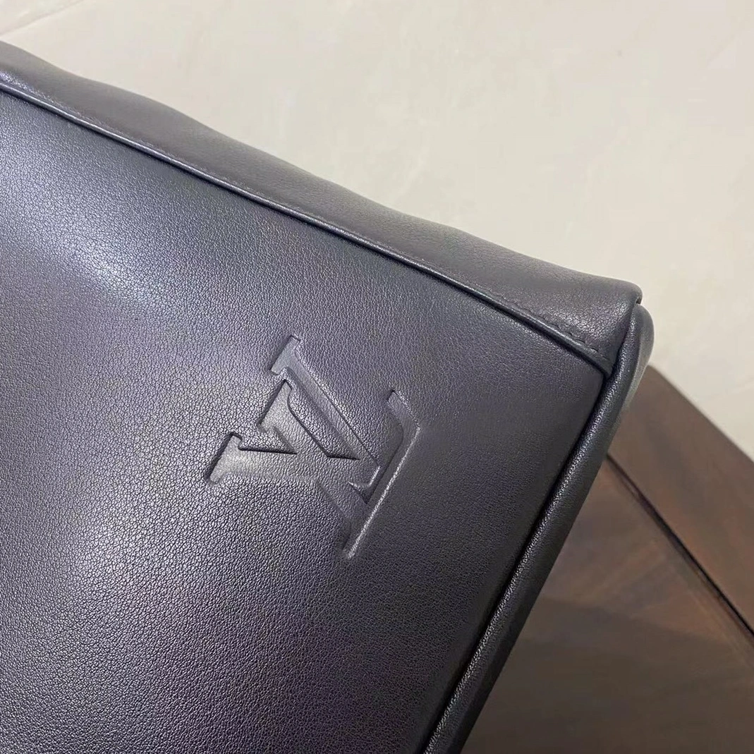 Louis Vuitton AAA Man Handbags Practical 1496