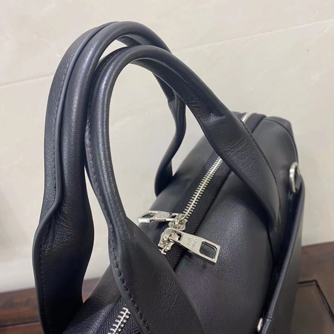 Louis Vuitton AAA Man Handbags Practical 1496