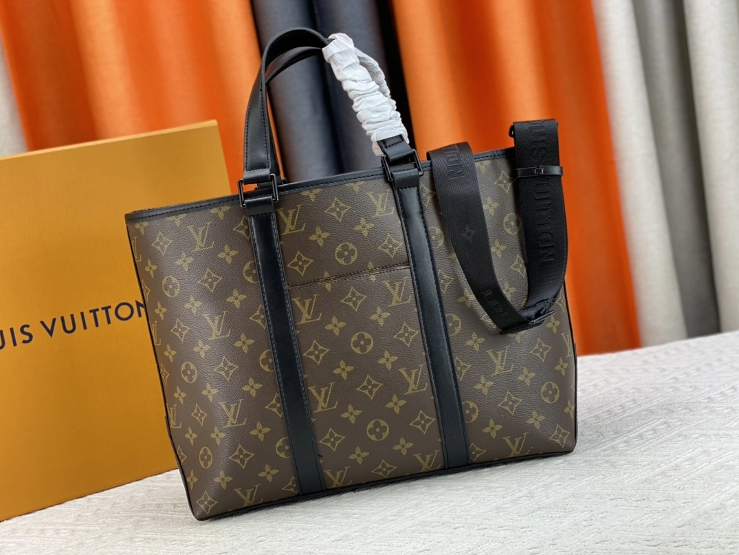 Louis Vuitton AAA Man Handbags Refined 6655