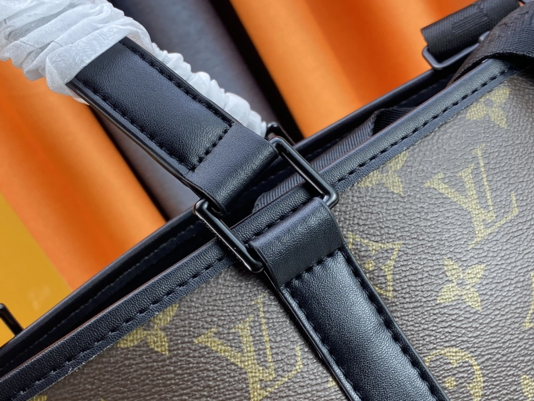 Louis Vuitton AAA Man Handbags Refined 6655
