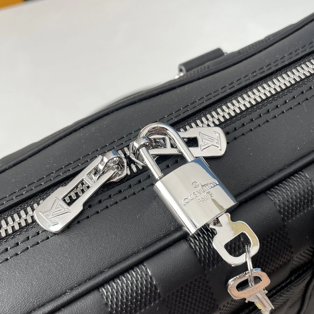 Louis Vuitton AAA Man Handbags Sleek 969