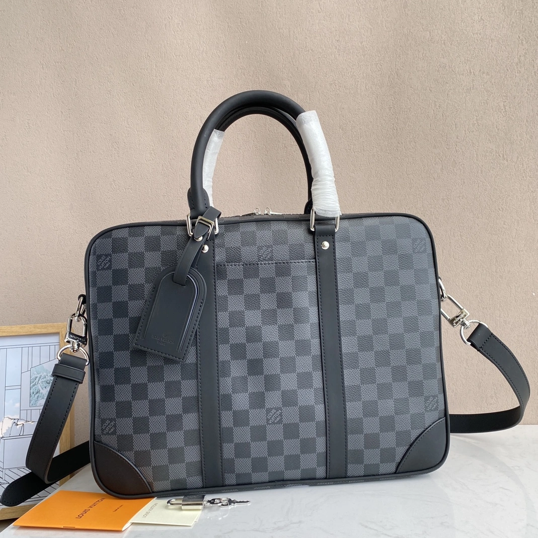 Louis Vuitton AAA Man Handbags SmartChoice 1562