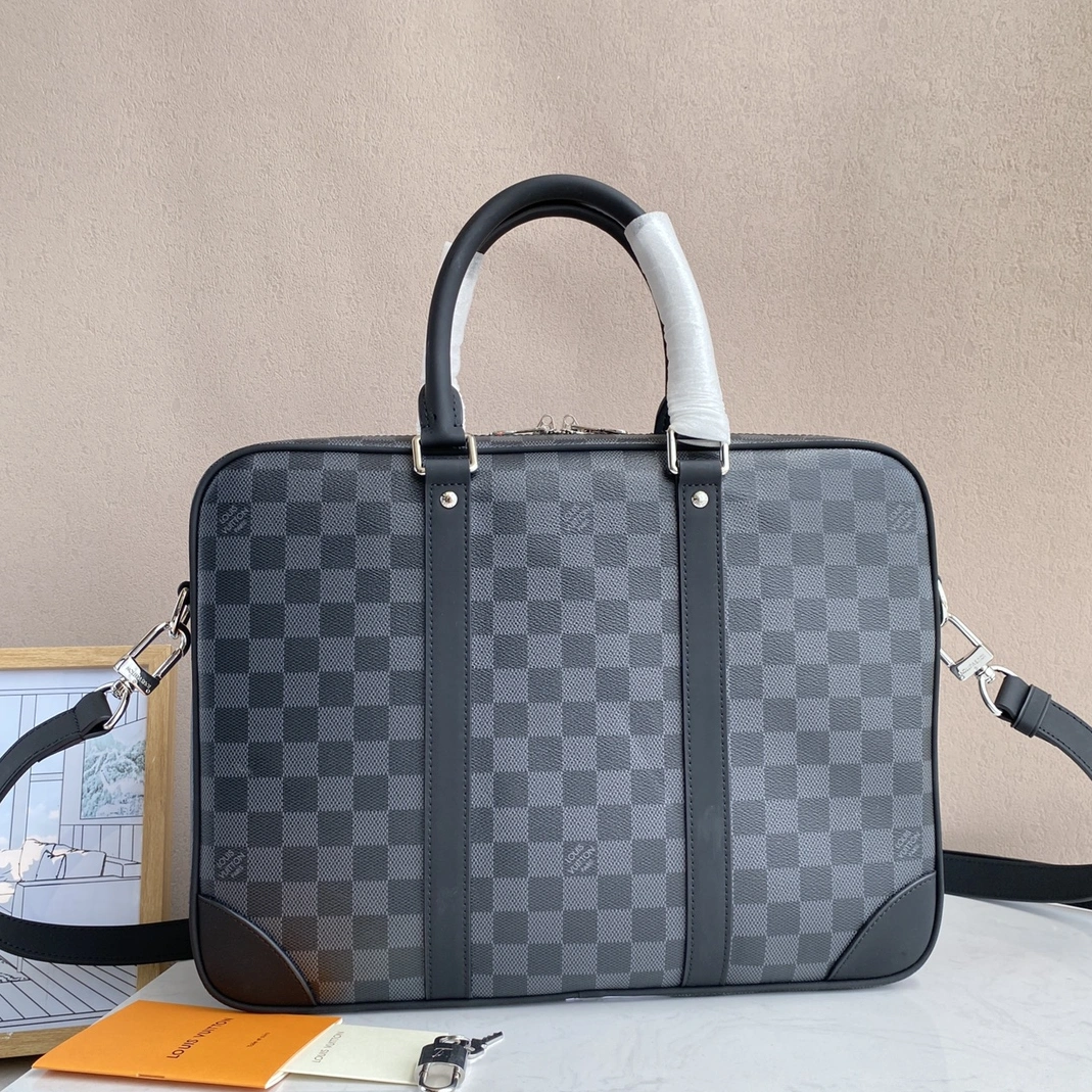Louis Vuitton AAA Man Handbags SmartChoice 1562