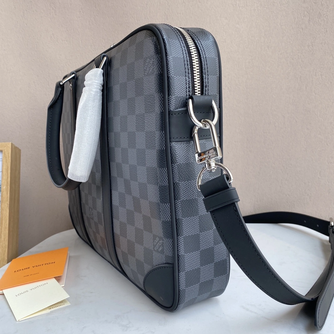 Louis Vuitton AAA Man Handbags SmartChoice 1562