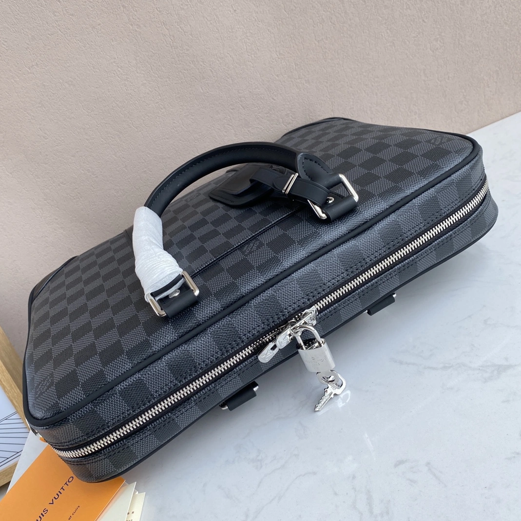 Louis Vuitton AAA Man Handbags SmartChoice 1562
