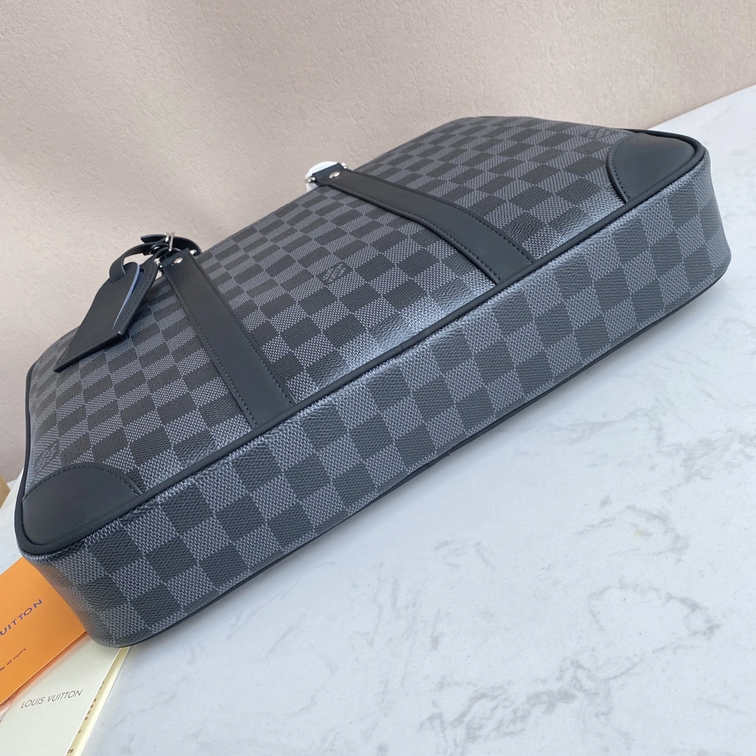 Louis Vuitton AAA Man Handbags SmartChoice 1562