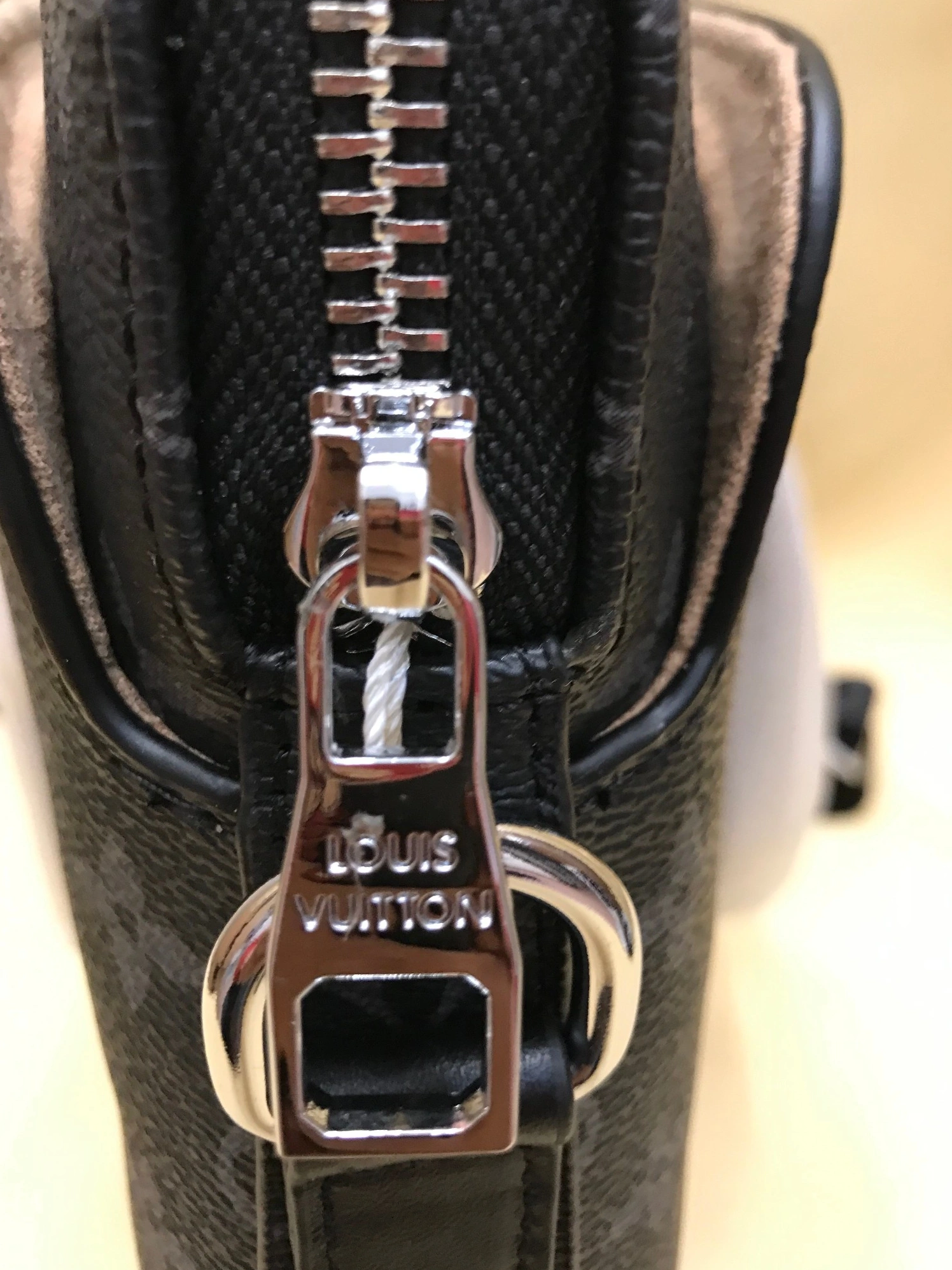 Louis Vuitton AAA Man Handbags SmartChoice 292