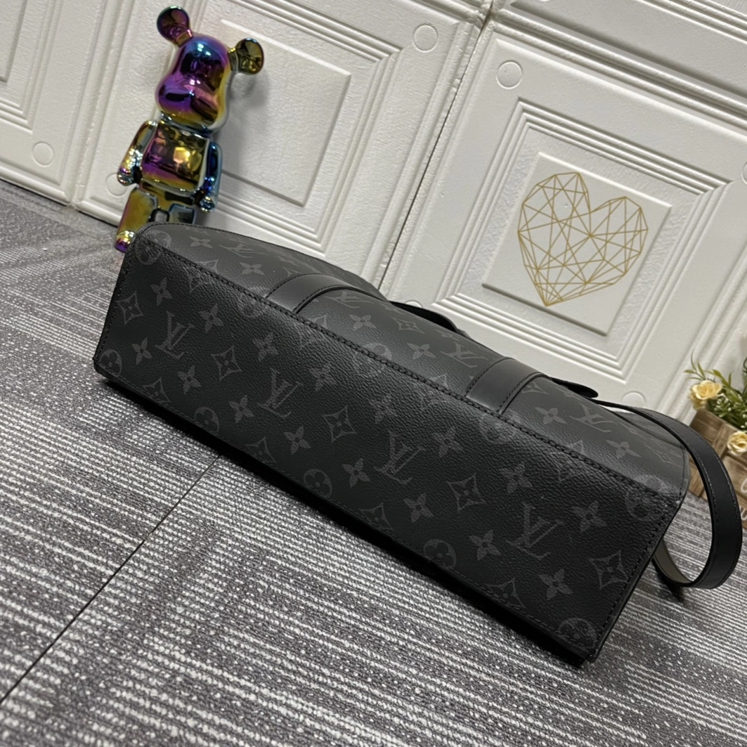 Louis Vuitton AAA Man Handbags SportInspired 2427