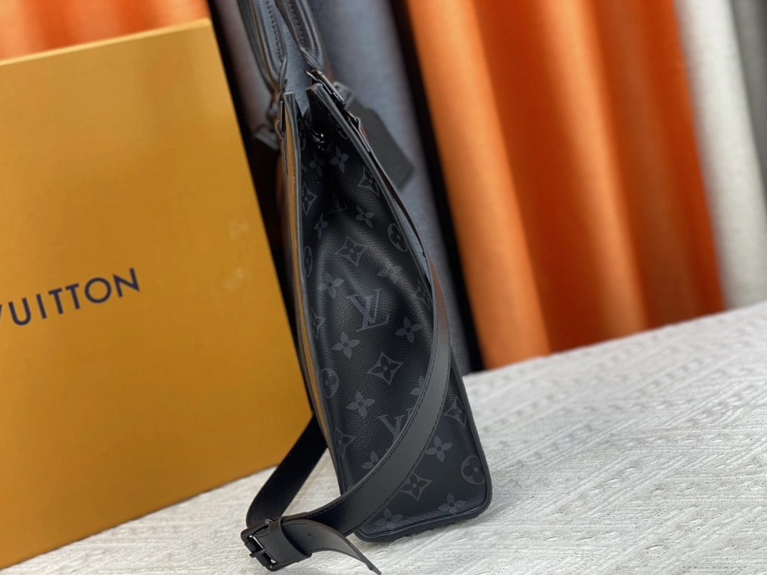 Louis Vuitton AAA Man Handbags SportInspired 8963