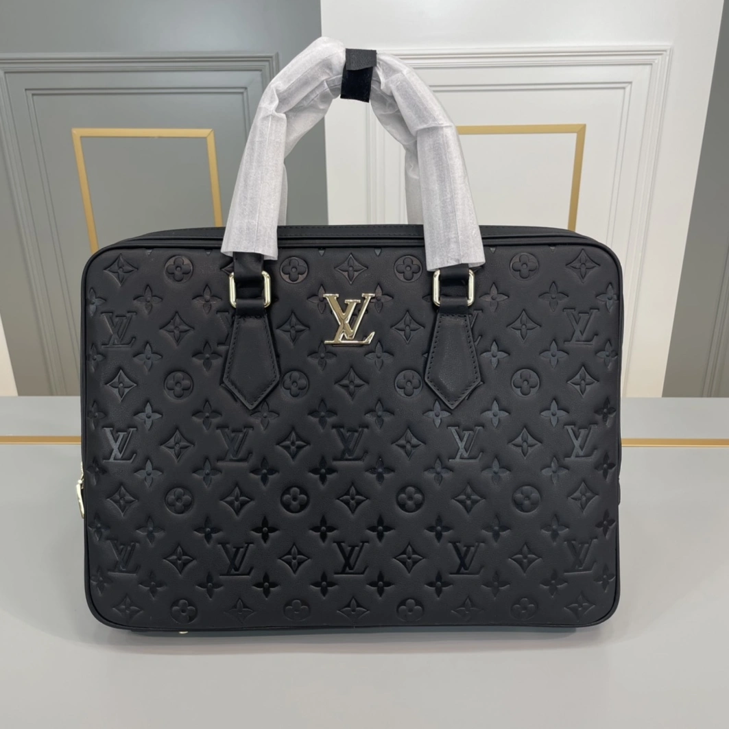 Louis Vuitton AAA Man Handbags Trendy 1595