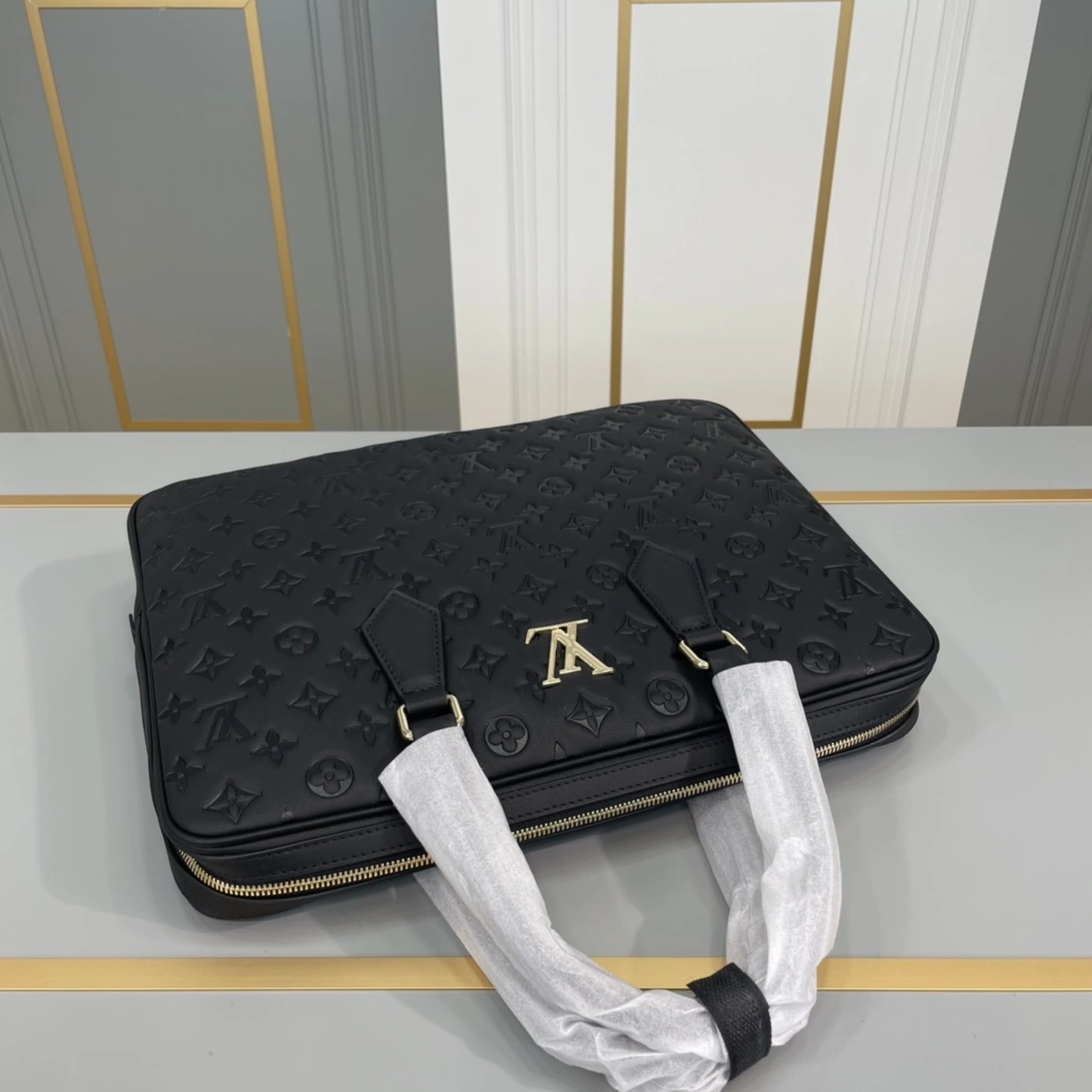 Louis Vuitton AAA Man Handbags Trendy 1595