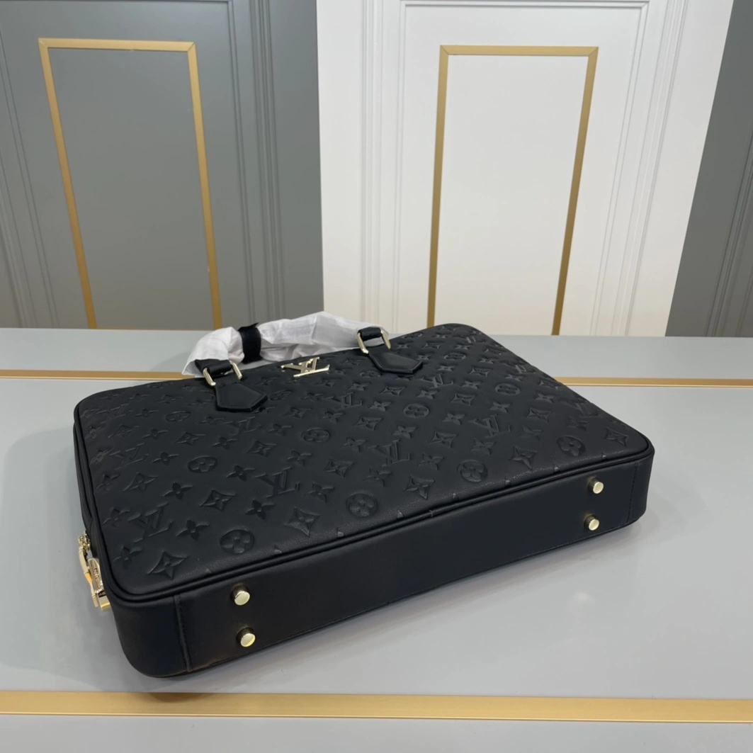 Louis Vuitton AAA Man Handbags Trendy 1595