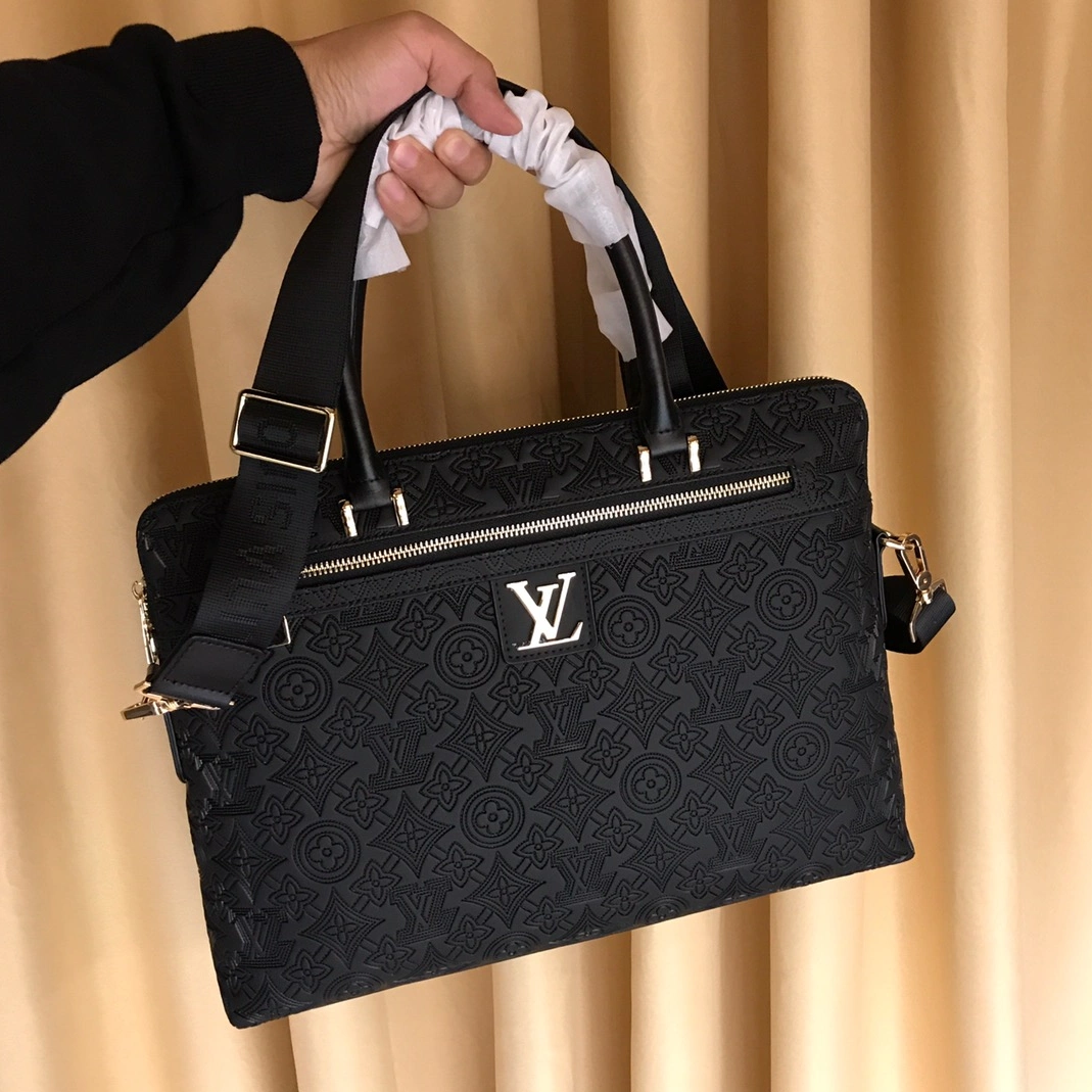 Louis Vuitton AAA Man Handbags Versatile 234