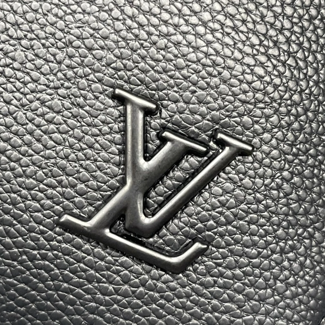 Louis Vuitton AAA Man Handbags Vibrant 9449