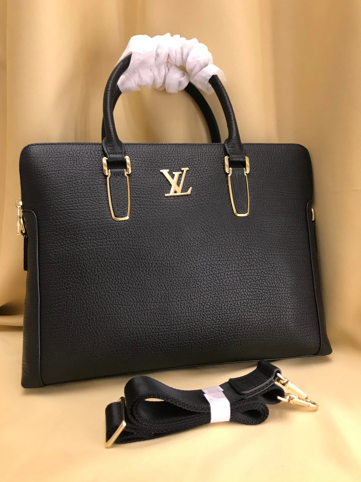 Louis Vuitton AAA Man Handbags WellDesigned 2426
