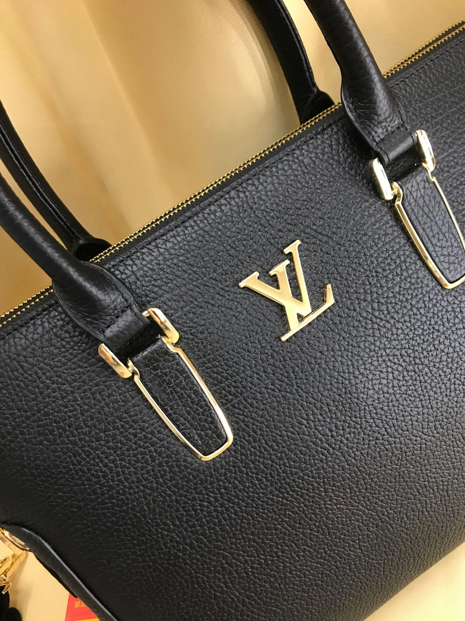 Louis Vuitton AAA Man Handbags WellDesigned 2426