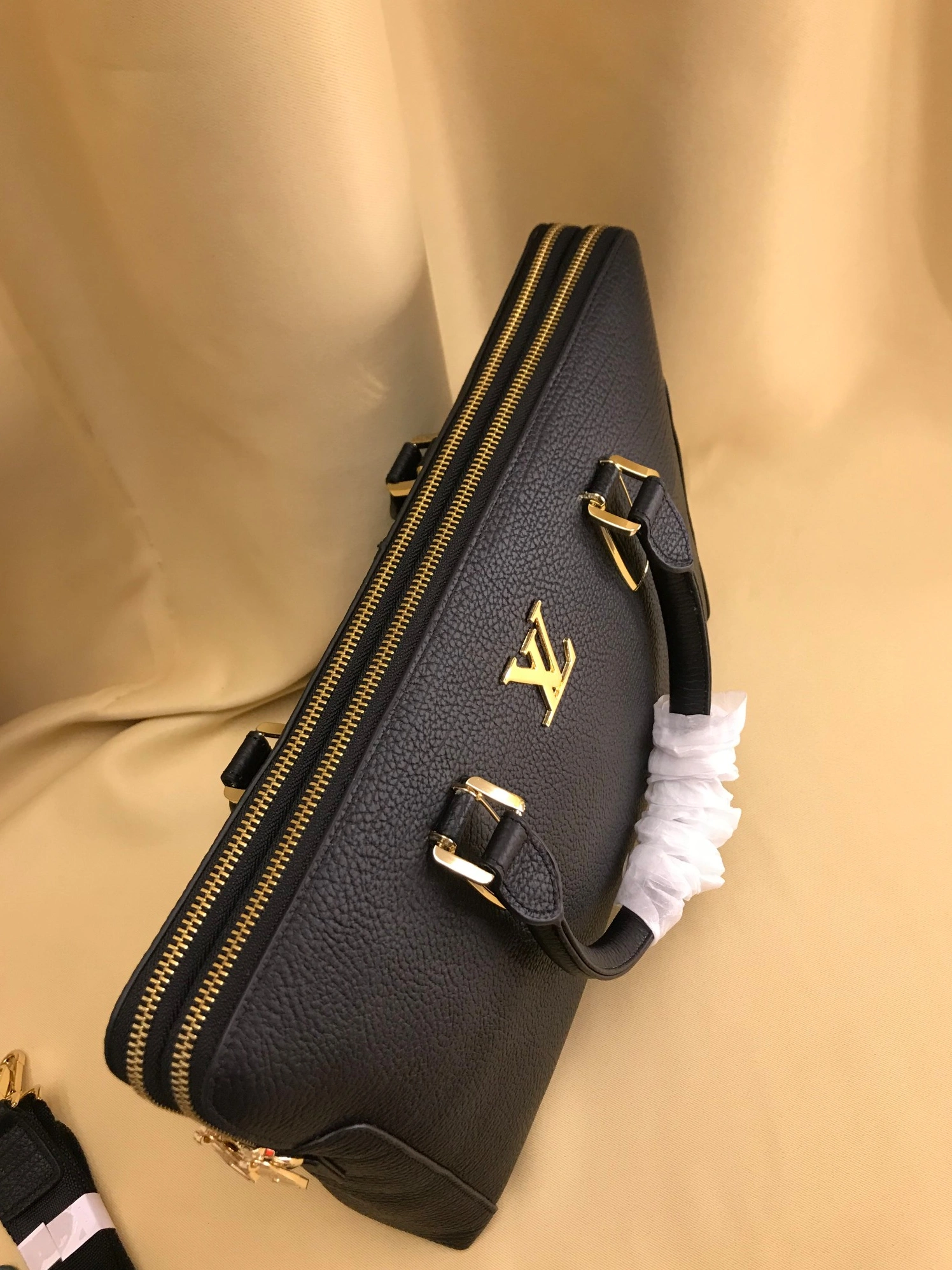 Louis Vuitton AAA Man Handbags WellDesigned 2426