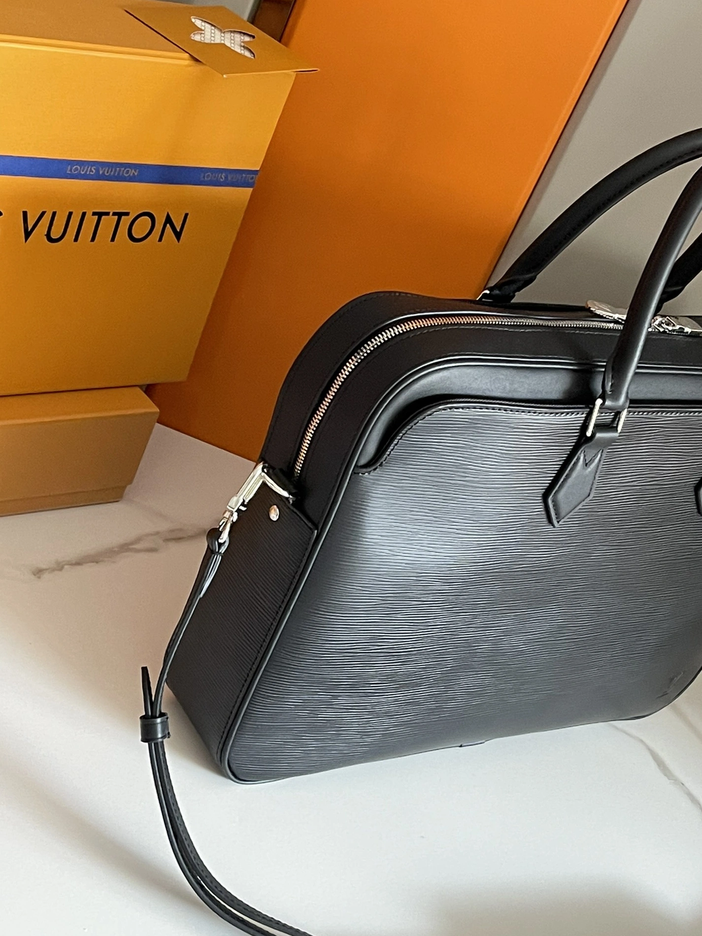 Louis Vuitton AAA Man Handbags WellDesigned 8925