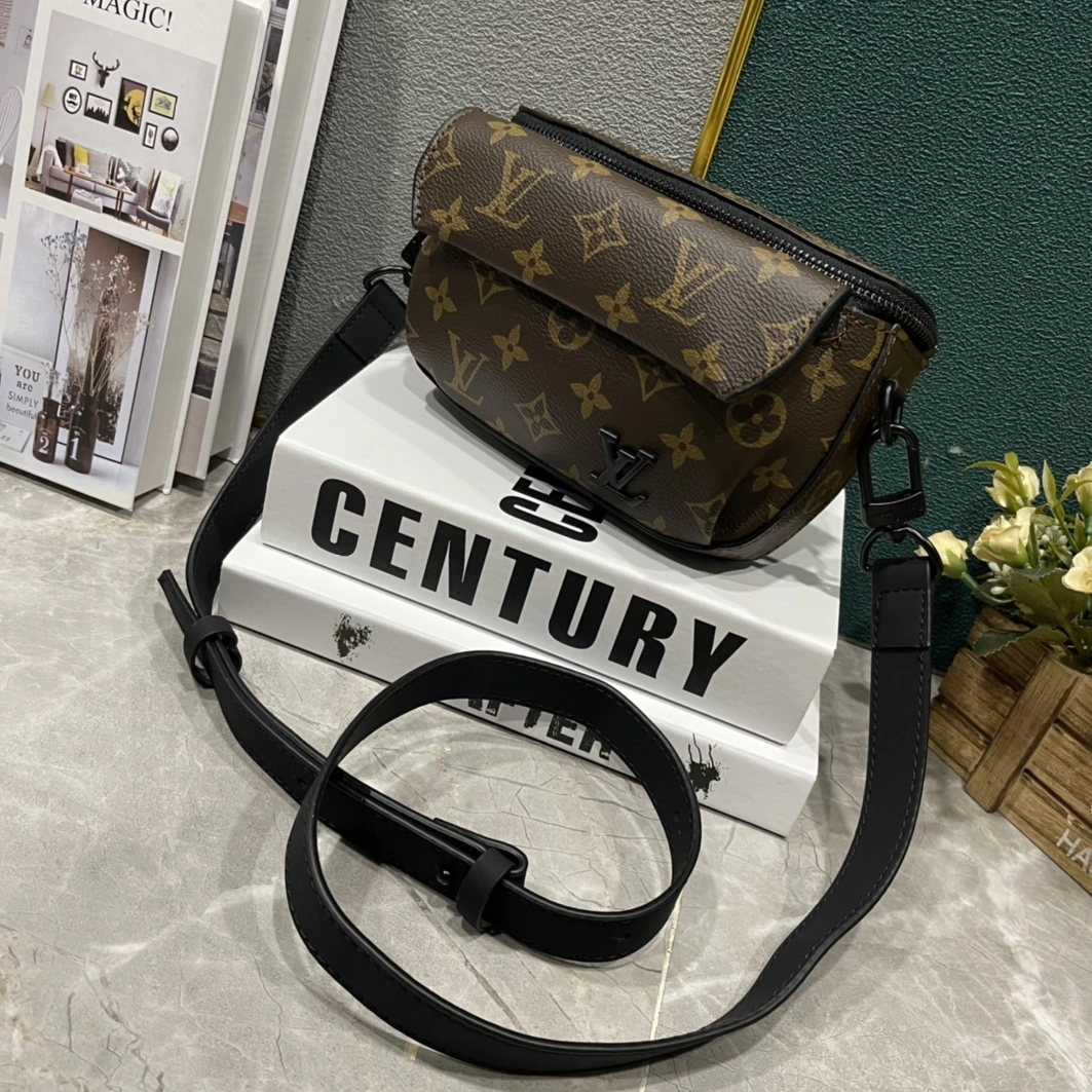 Louis Vuitton AAA Man Messenger Bags Affordable 1596
