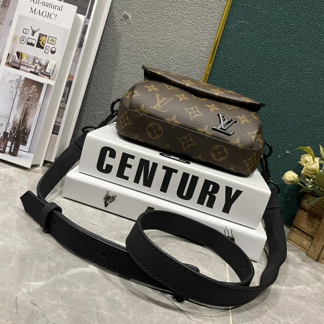 Louis Vuitton AAA Man Messenger Bags Affordable 1596