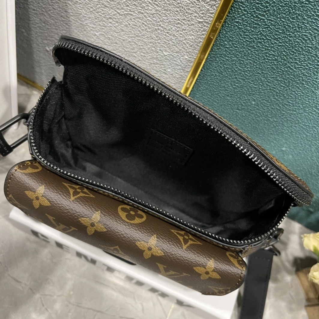 Louis Vuitton AAA Man Messenger Bags Affordable 1596
