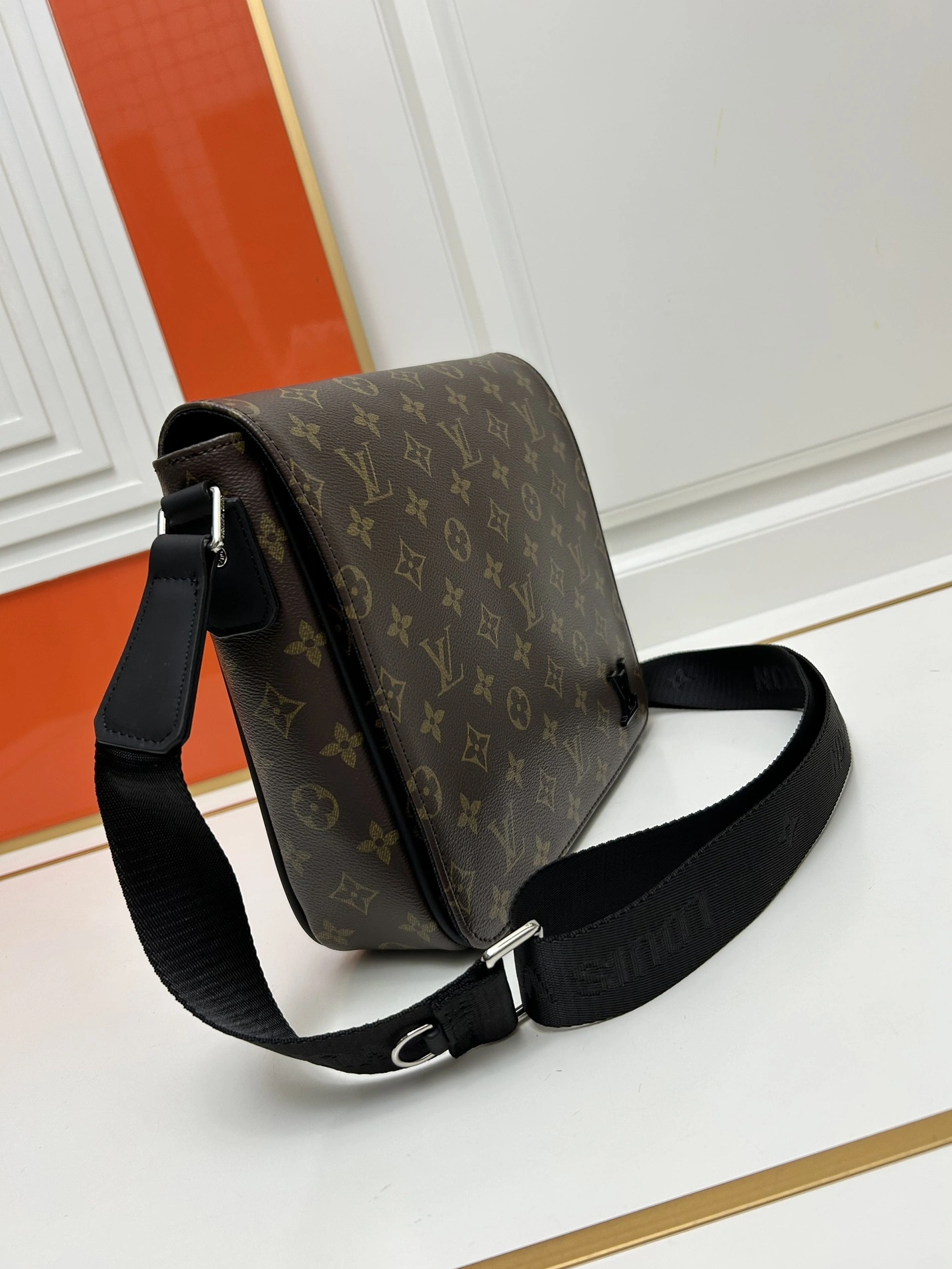 Louis Vuitton AAA Man Messenger Bags Affordable 1795