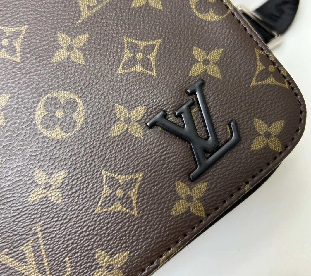 Louis Vuitton AAA Man Messenger Bags Affordable 1795