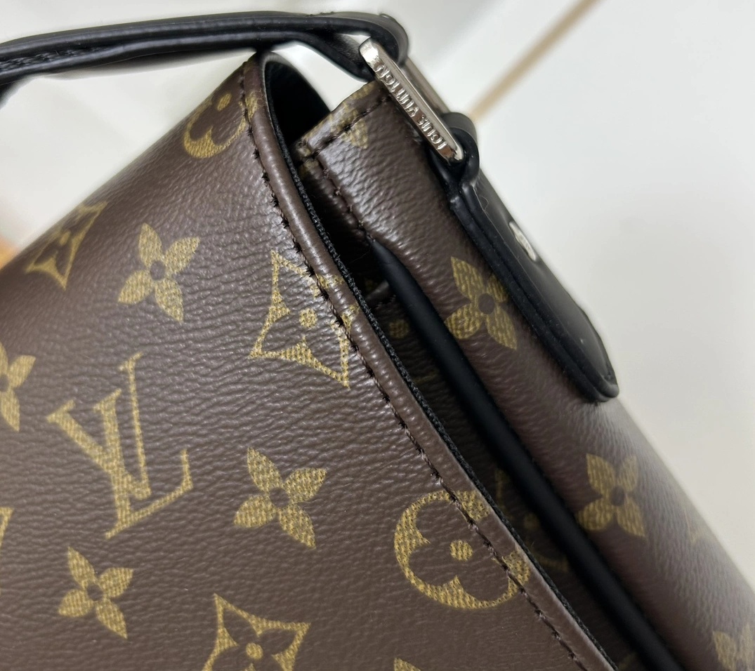 Louis Vuitton AAA Man Messenger Bags Affordable 1795