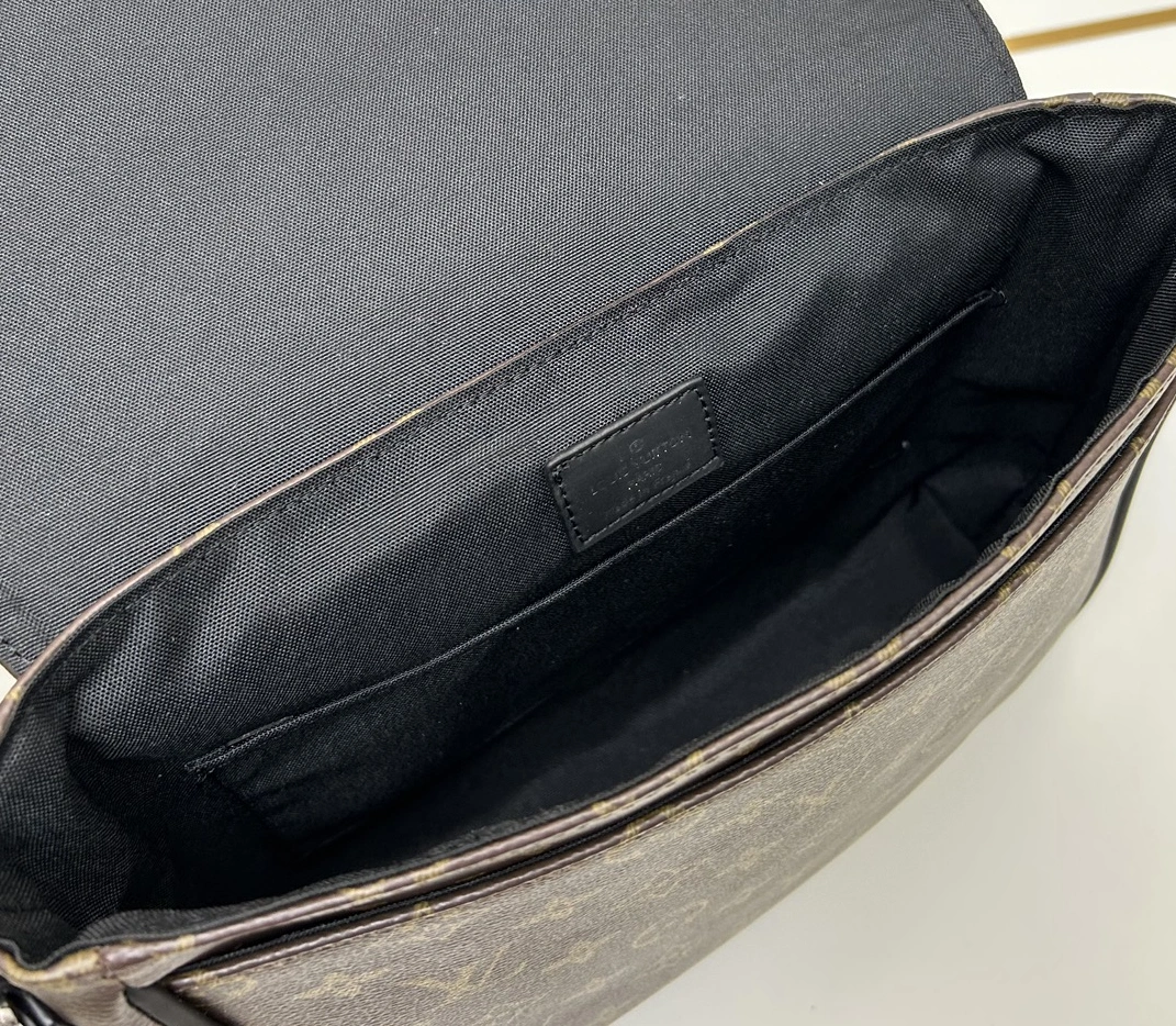 Louis Vuitton AAA Man Messenger Bags Affordable 1795