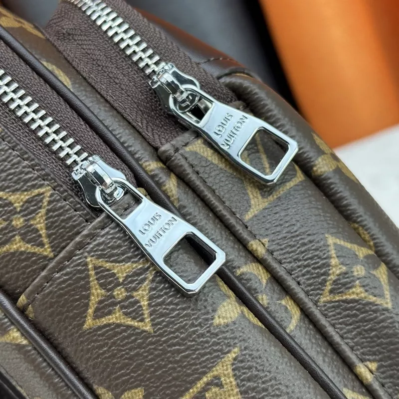 Louis Vuitton AAA Man Messenger Bags Affordable 9988