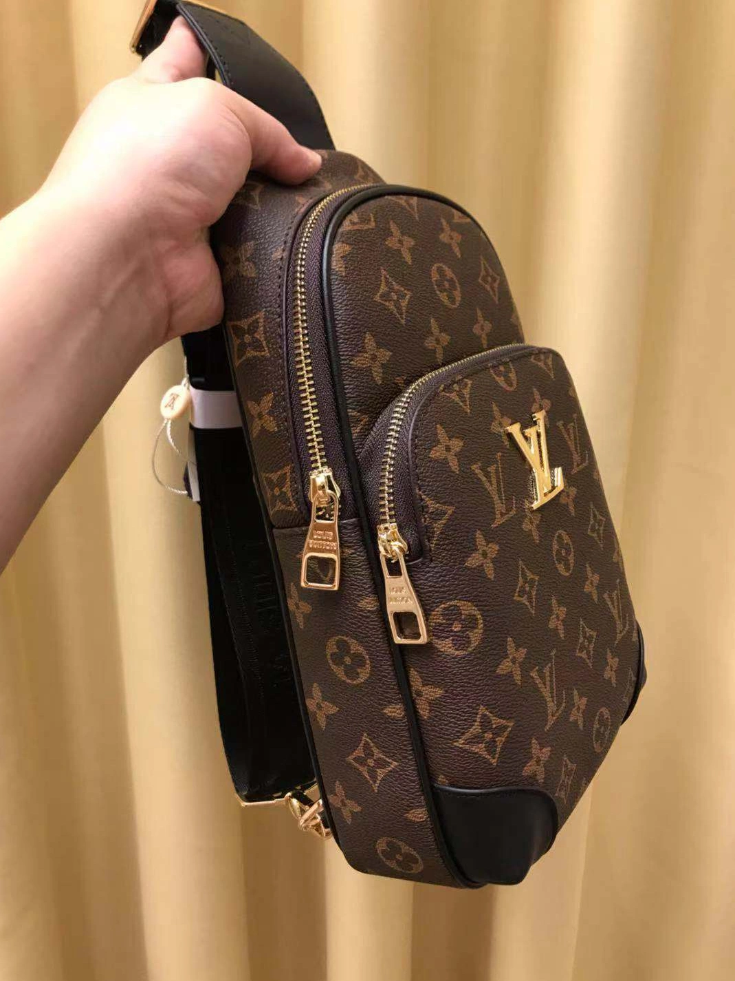 Louis Vuitton AAA Man Messenger Bags BestValue 2909