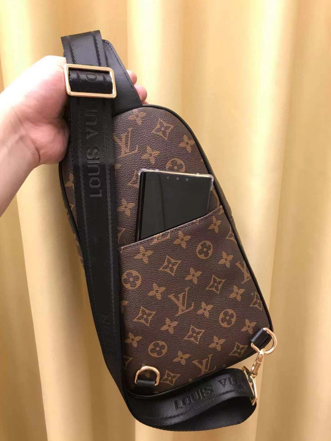 Louis Vuitton AAA Man Messenger Bags BestValue 2909