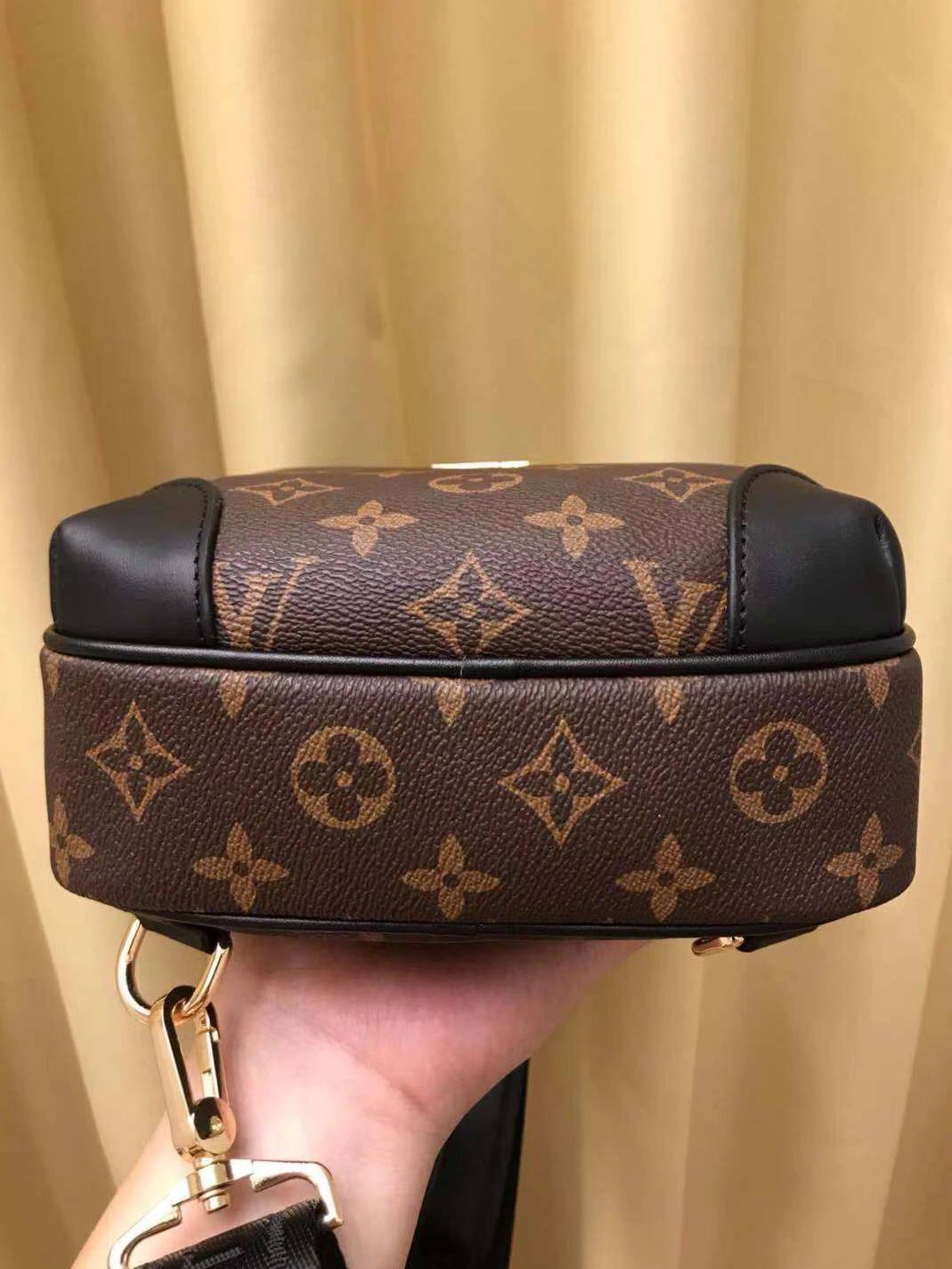 Louis Vuitton AAA Man Messenger Bags BestValue 2909