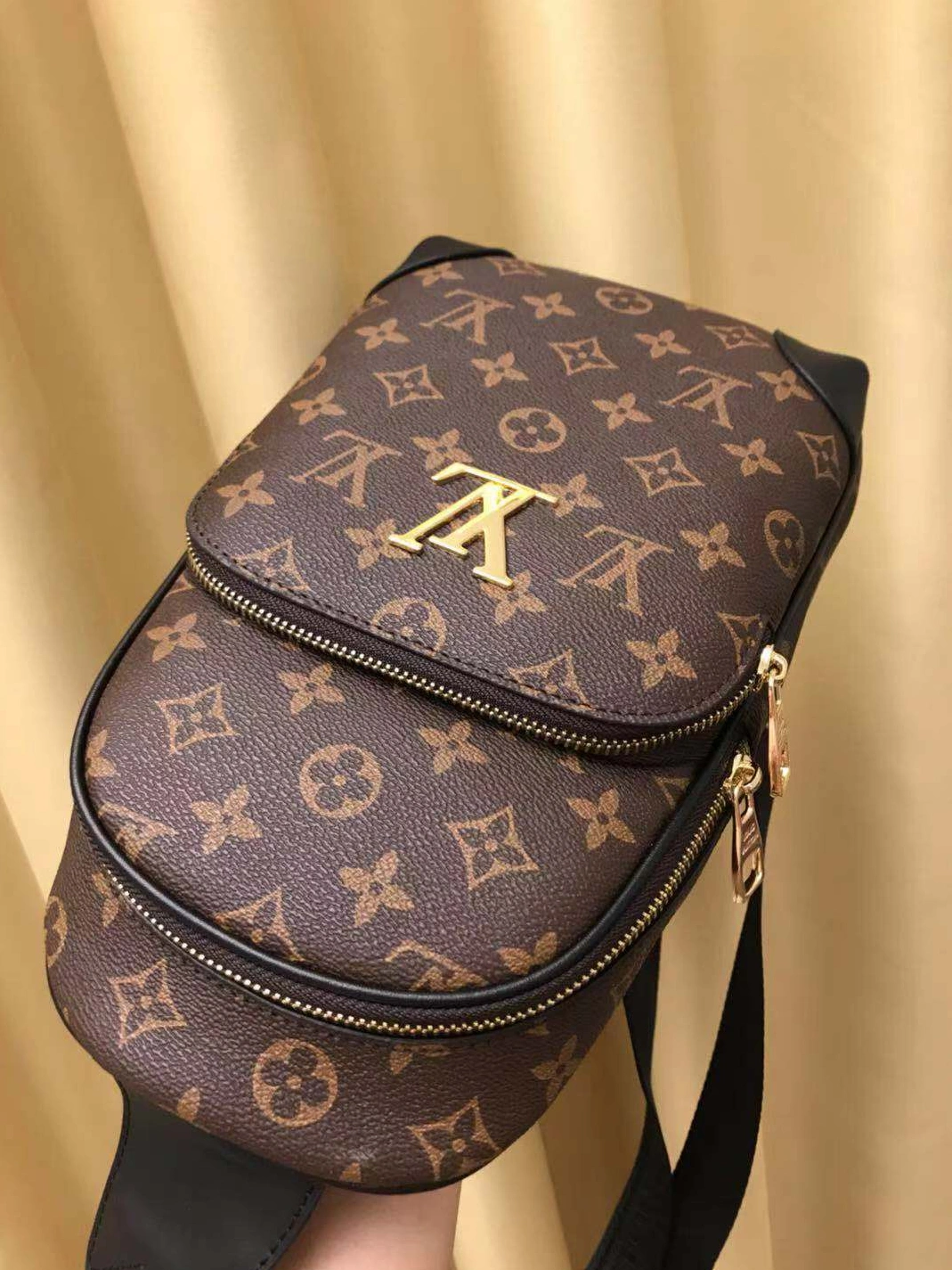 Louis Vuitton AAA Man Messenger Bags BestValue 2909