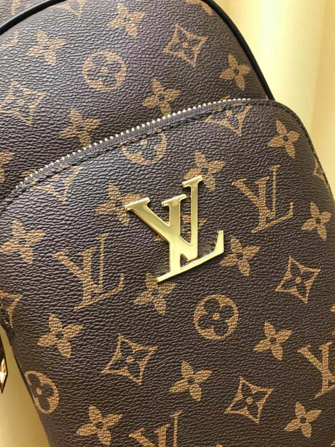 Louis Vuitton AAA Man Messenger Bags BestValue 2909