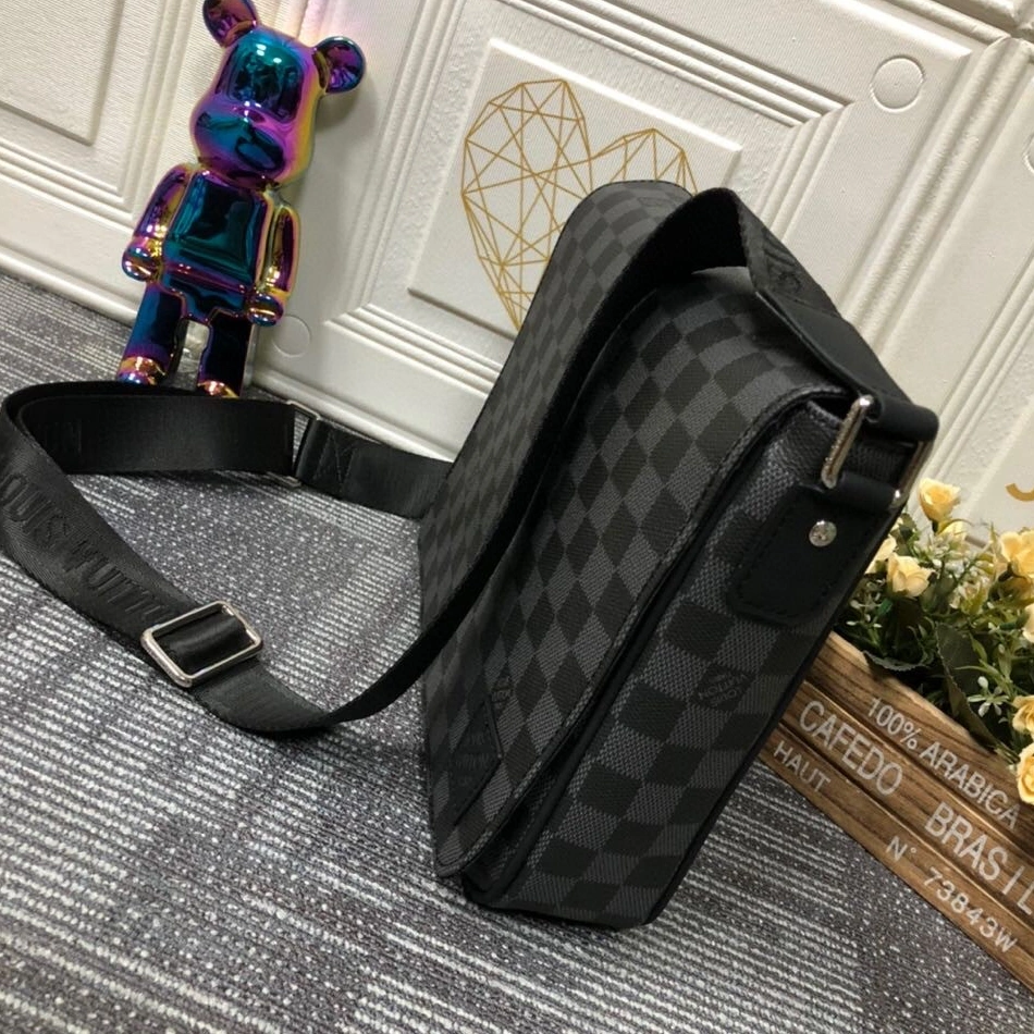 Louis Vuitton AAA Man Messenger Bags BestValue 2945