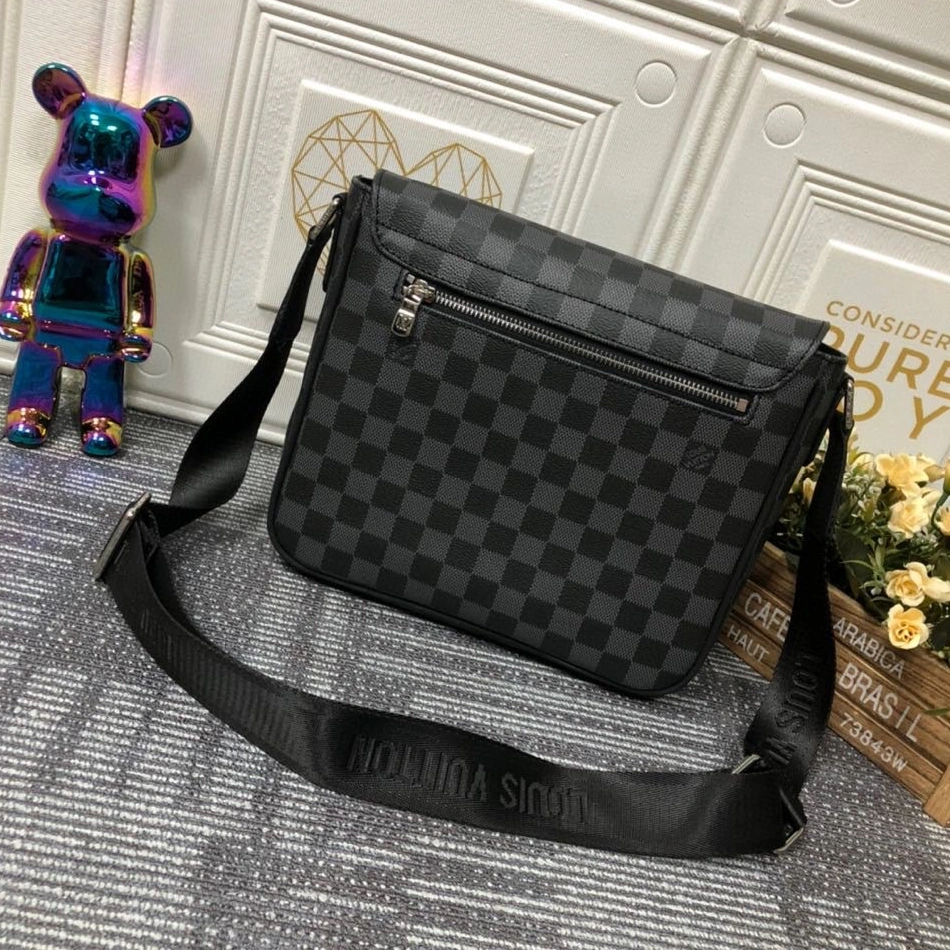 Louis Vuitton AAA Man Messenger Bags BestValue 2945