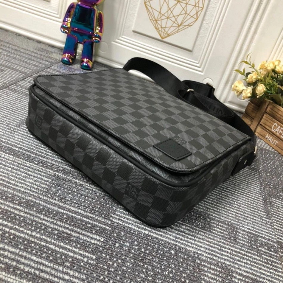 Louis Vuitton AAA Man Messenger Bags BestValue 2945