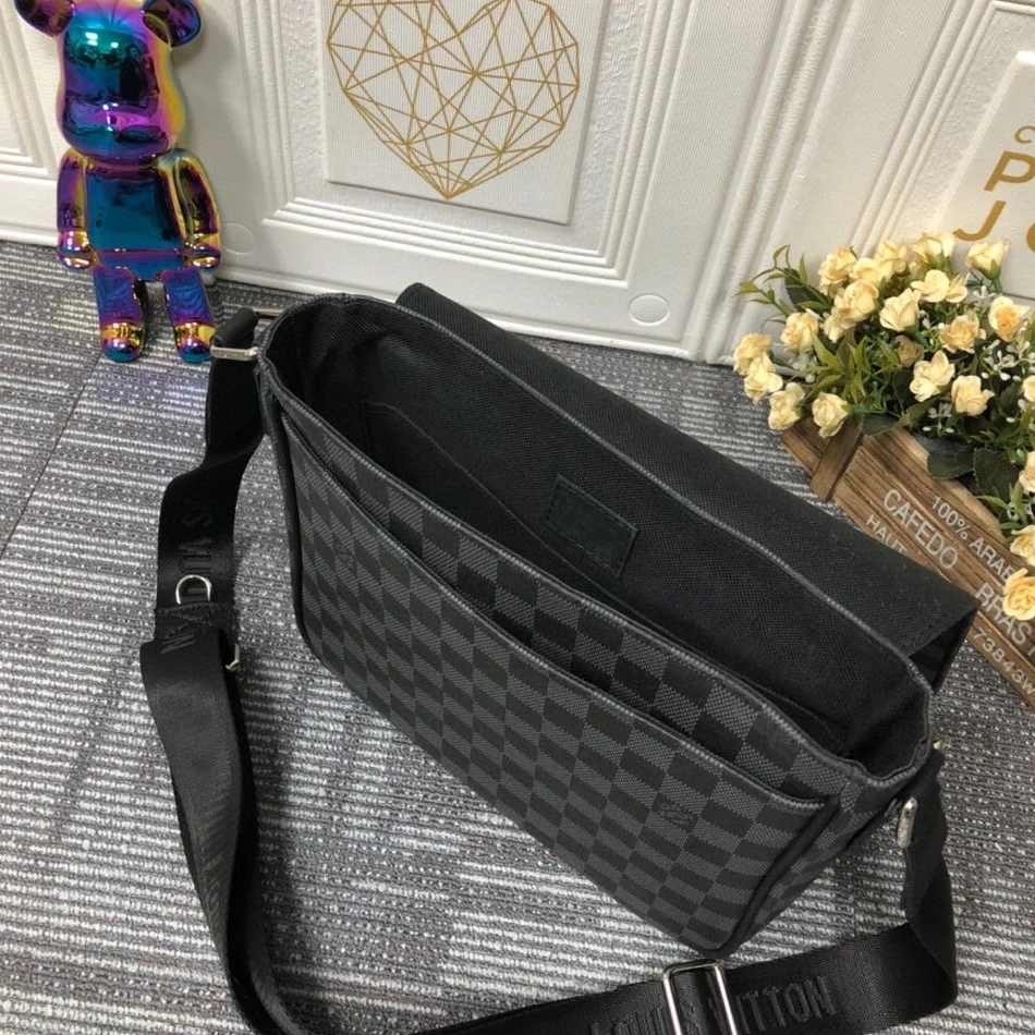 Louis Vuitton AAA Man Messenger Bags BestValue 2945