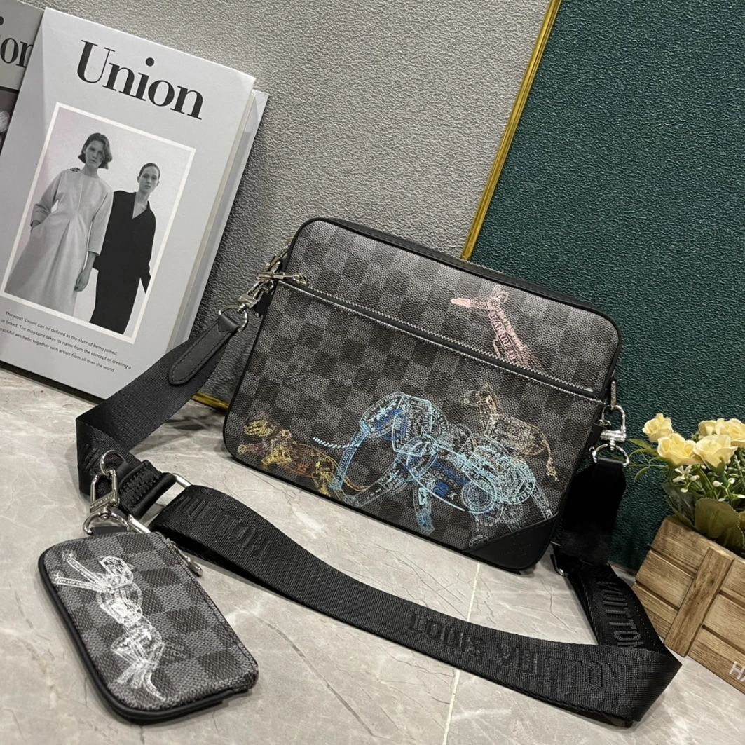Louis Vuitton AAA Man Messenger Bags BestValue 8287