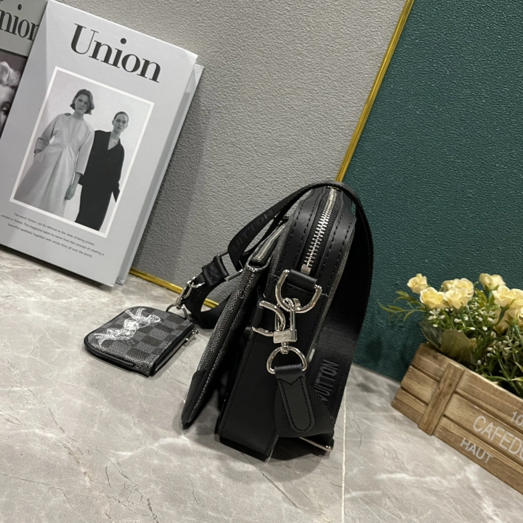 Louis Vuitton AAA Man Messenger Bags BestValue 8287