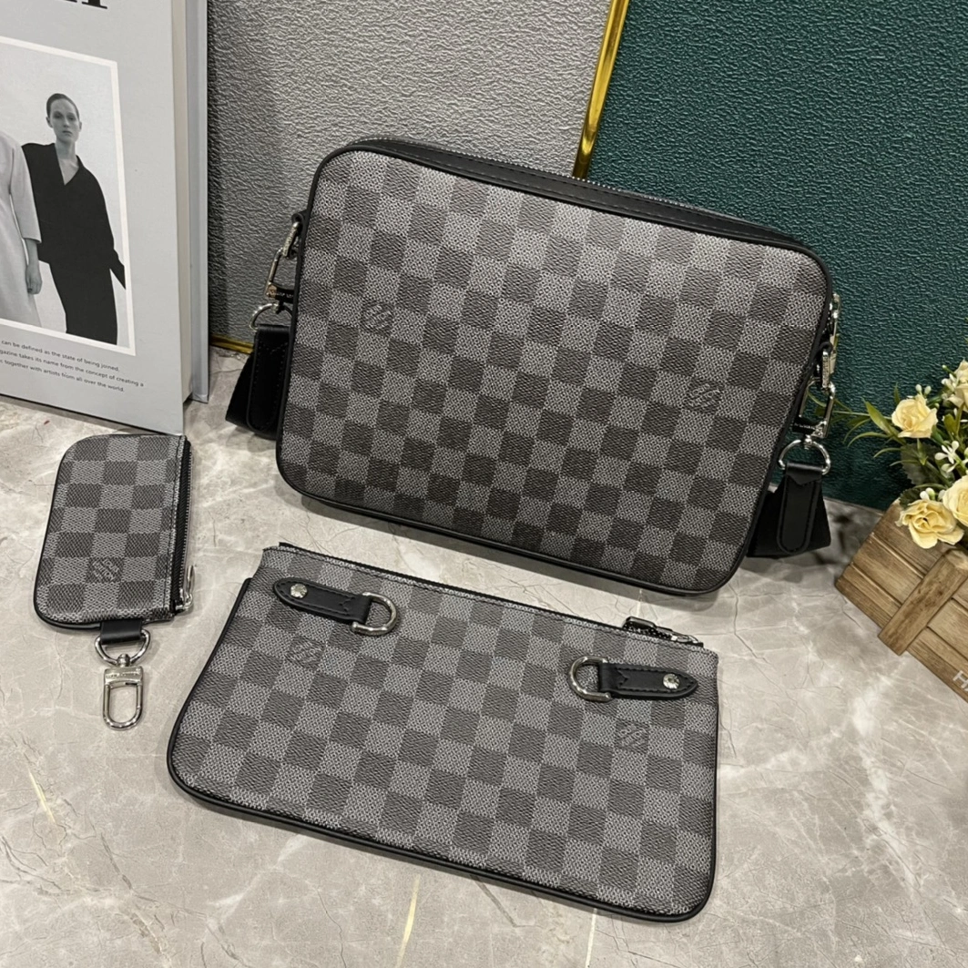 Louis Vuitton AAA Man Messenger Bags BestValue 8287