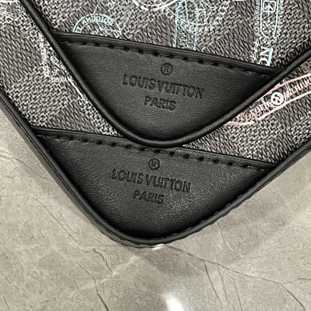 Louis Vuitton AAA Man Messenger Bags BestValue 8287
