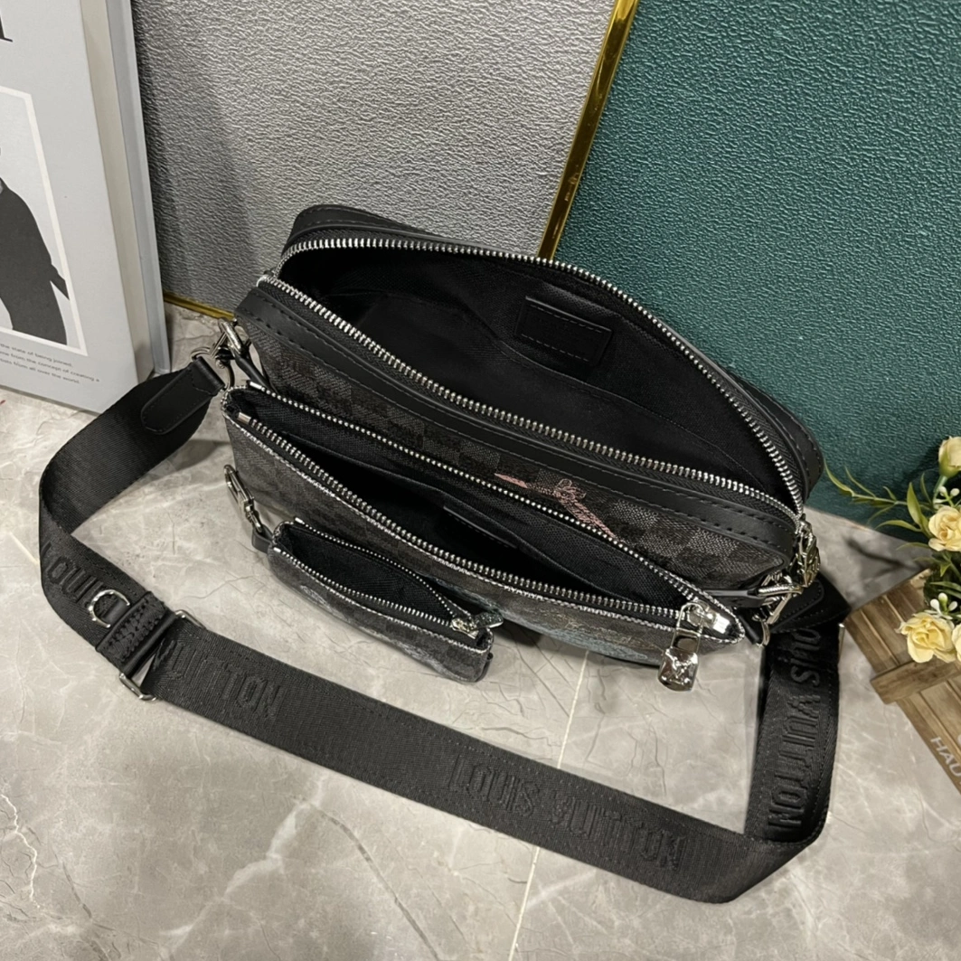 Louis Vuitton AAA Man Messenger Bags BestValue 8287