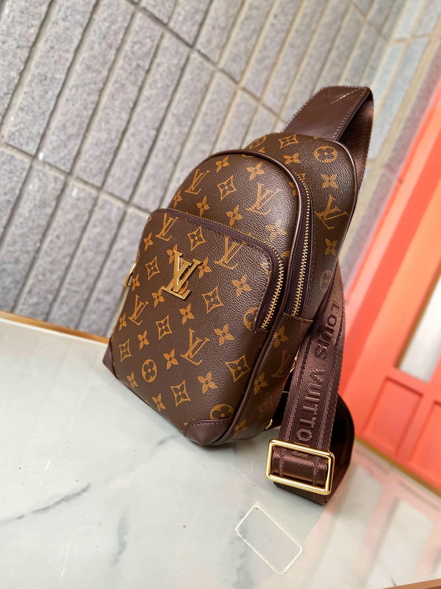 Louis Vuitton AAA Man Messenger Bags Bold 8678