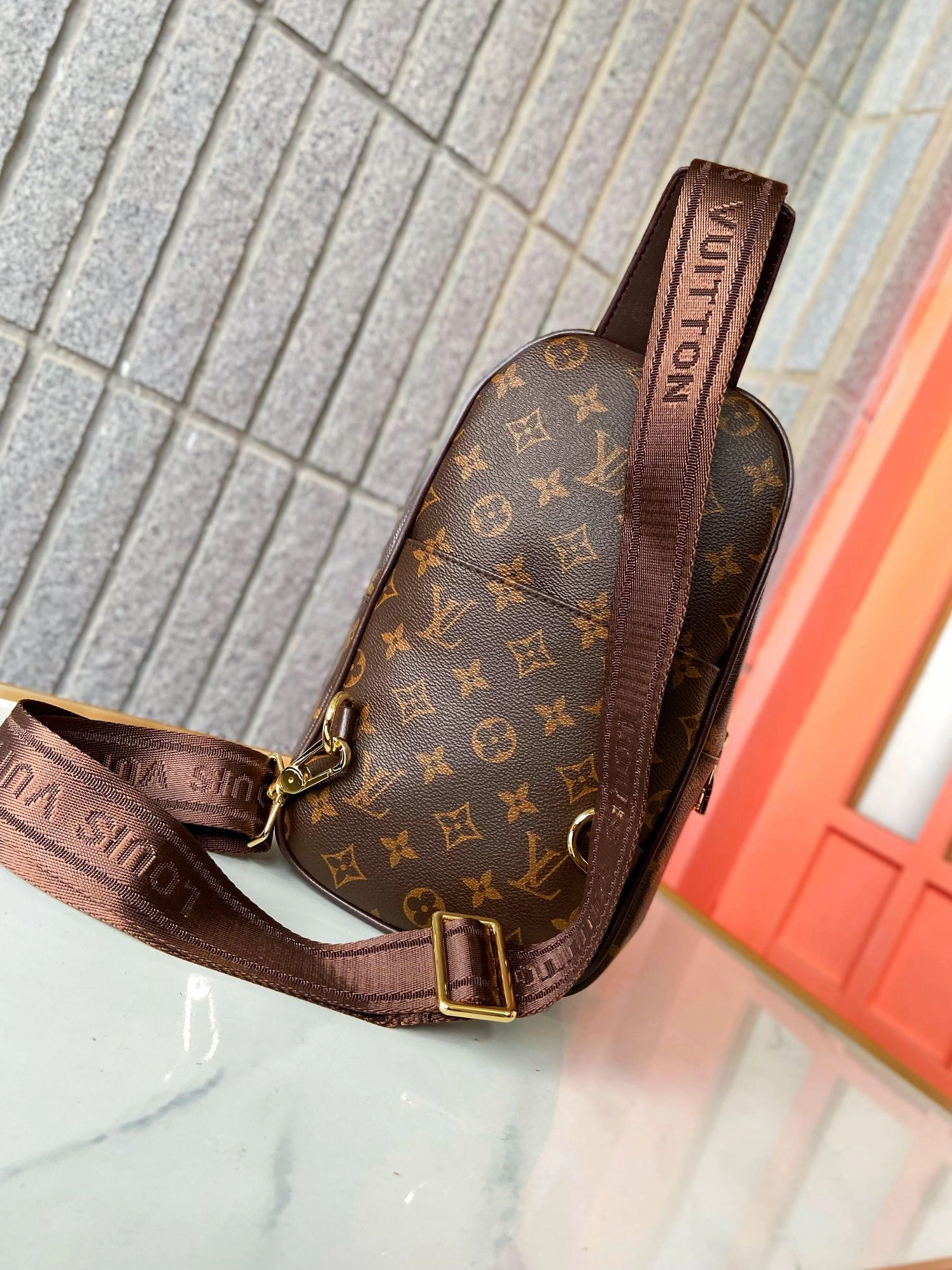 Louis Vuitton AAA Man Messenger Bags Bold 8678