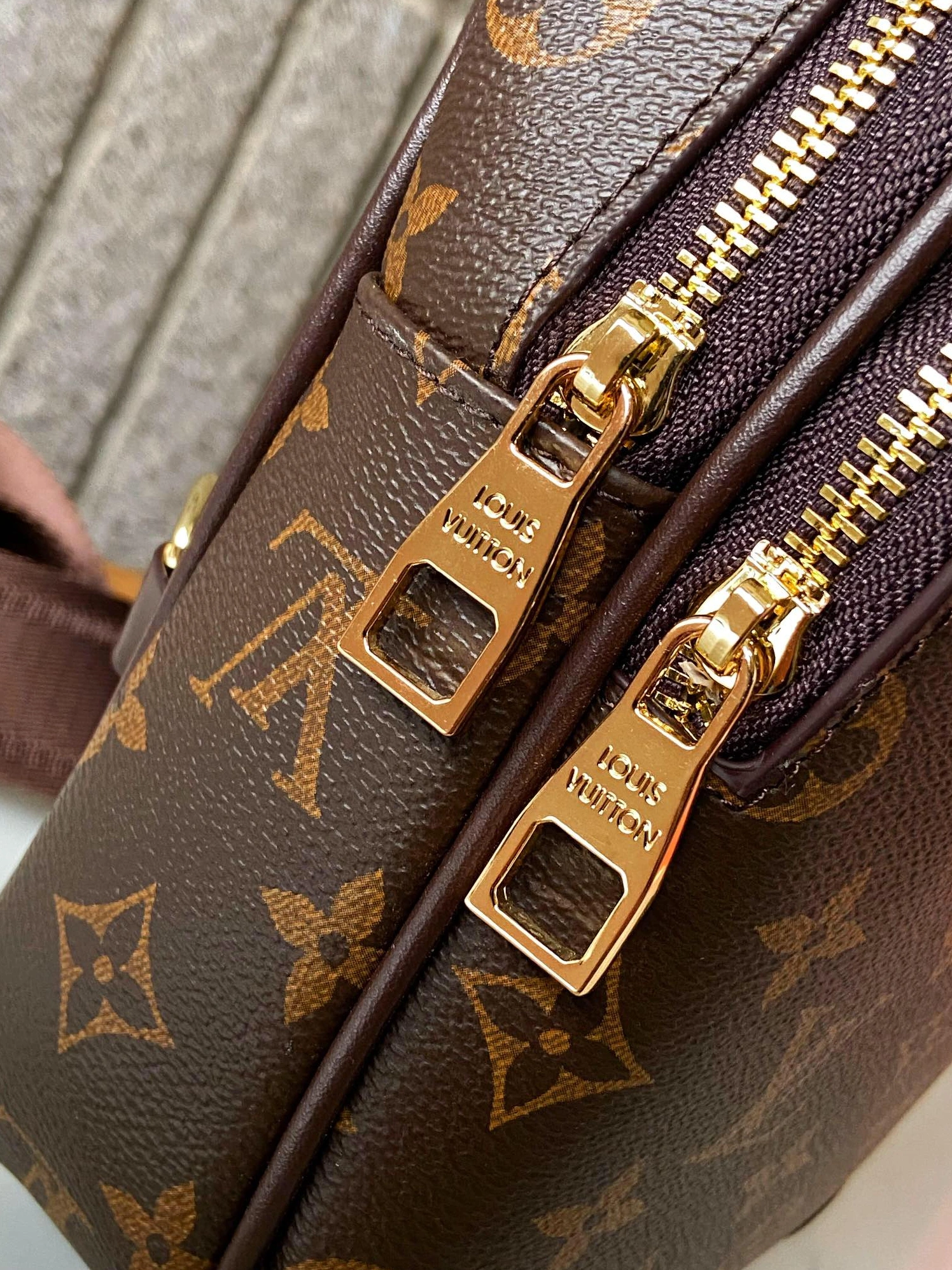 Louis Vuitton AAA Man Messenger Bags Bold 8678