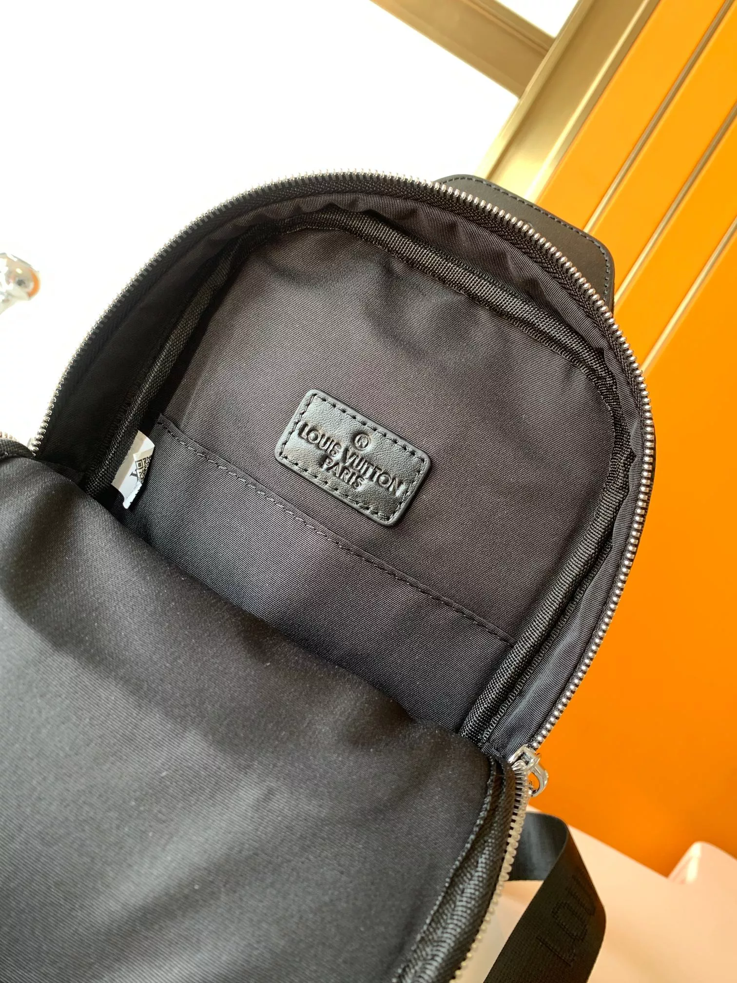 Louis Vuitton AAA Man Messenger Bags Bold 9651